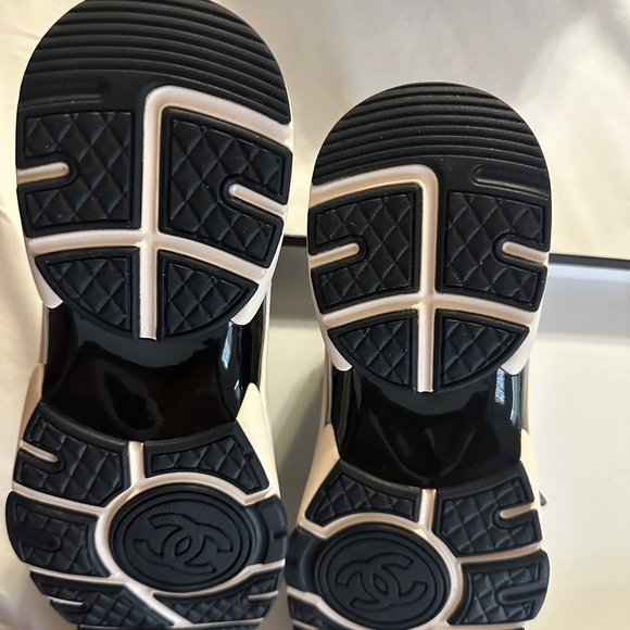 Knit and Suede Chanel Sneakers - Picture 7 of 8